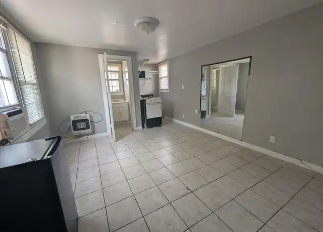 Property at 2305 30th St, Lubbock, TX, 79411, 1 bed, 1 bath, [object Object]