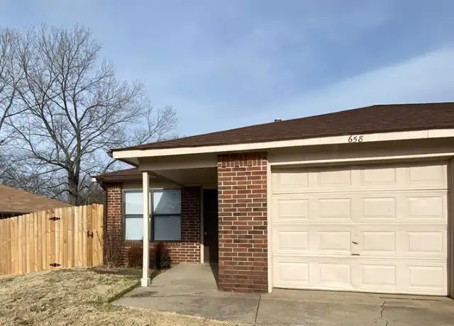 Property at 658 W Martha Dr, Fayetteville, AR, 72703, 2 beds, 2 baths, [object Object]
