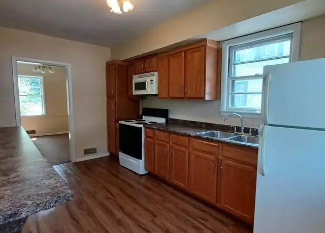 Property at 915 Peter Ave, Rockford, IL, 61108, 4 beds, 1 bath, [object Object]