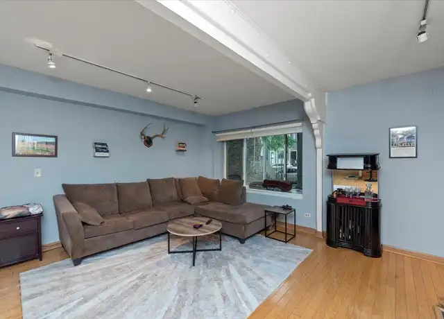 Property at 3223 N Kenmore Ave, Chicago, IL, 60657, 1 bed, 1 bath, [object Object]