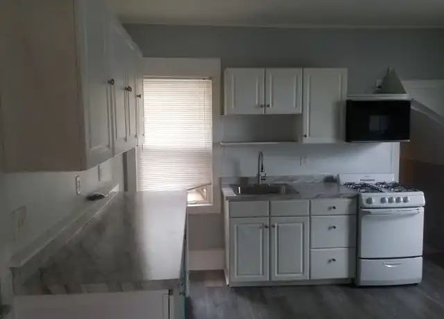 Property at 7 Prospect St Unit 4, Ayer, MA, 01432, 1 bed, 1 bath, [object Object]