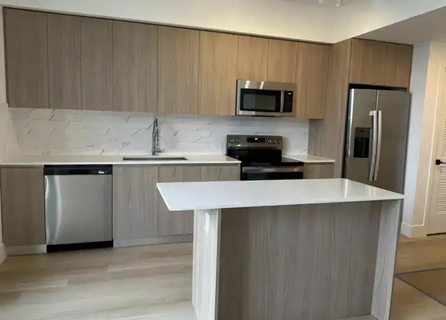 Property at 18641 NE 24th Pl, Miami, FL, 33180, 1 bed, 1 bath, [object Object]