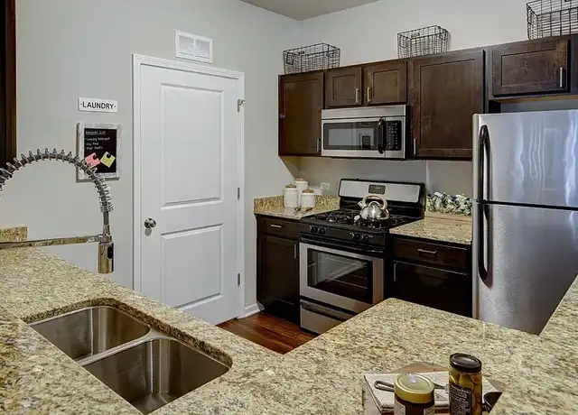 Property at Algonquin Square Apartment Homes - 2400 Millbrook Dr, Algonquin, IL, 60102, 1 bed, 1 bath, [object Object]