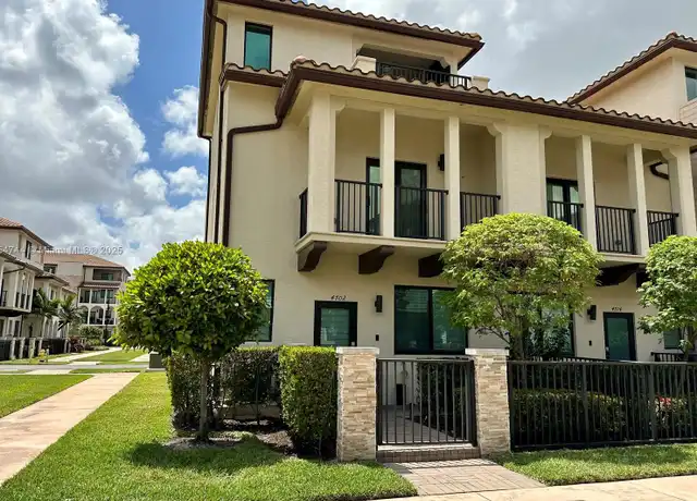 Property at 4702 NW 83rd Path, Doral, FL, 33166, 4 beds, 2.5 baths, [object Object]