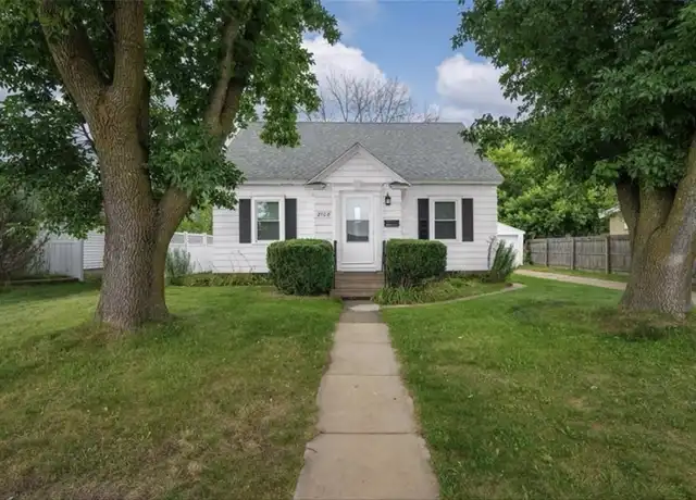 Property at 2108 Brackett Ave, Eau Claire, WI, 54701, 3 beds, 1 bath, [object Object]