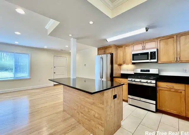 Property at 180 Thornton Rd, Chestnut Hill, MA, 02467, 2 beds, 1 bath, [object Object]