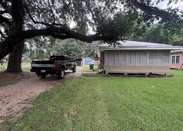 Property at 700 E Magnolia St, Ponchatoula, LA, 70454, 4 beds, 2 baths, [object Object]