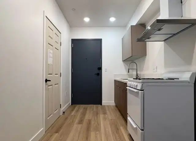 Property at 1039 E 28th St Unit 202, Los Angeles, CA, 90011, 1 bed, 1 bath, [object Object]
