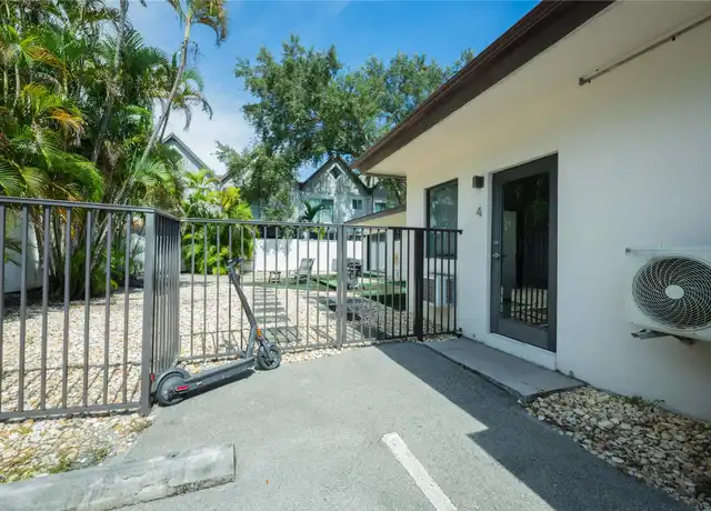 Property at 207 SE 10th Ter Unit 4, Fort Lauderdale, FL, 33301, 1 bed, 1 bath, [object Object]
