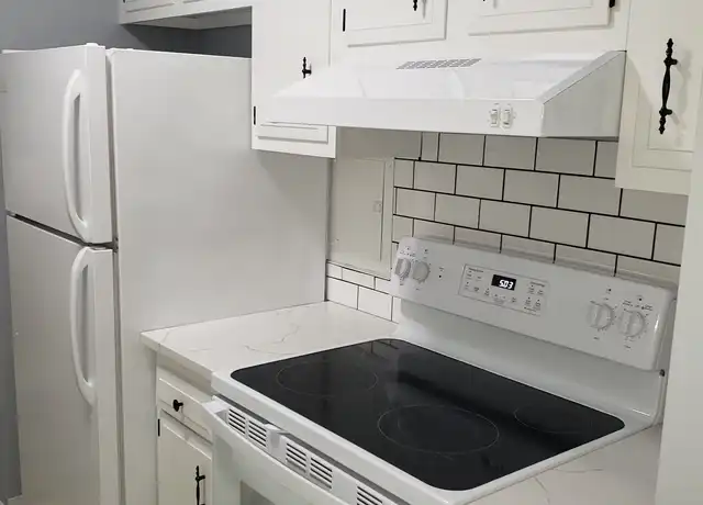 Property at 1675 Cedarwood Dr Unit N, Westlake, OH, 44145, 2 beds, 1 bath, [object Object]