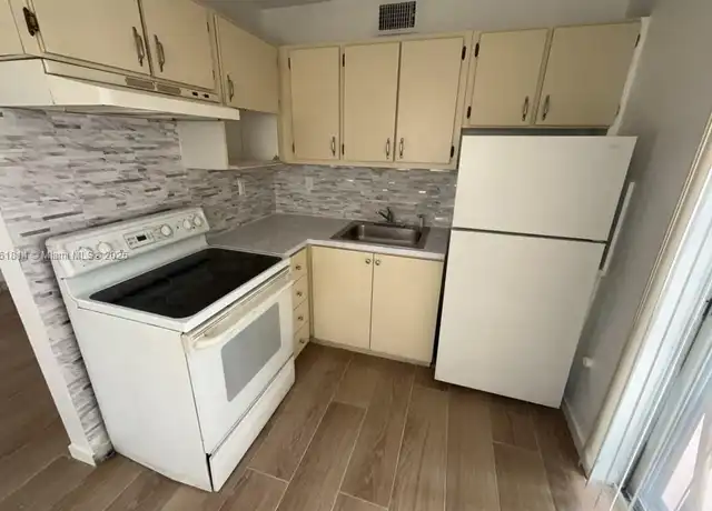 Property at 1126 SW 3rd St Unit 3, Miami, FL, 33130, 2 beds, 1 bath, [object Object]
