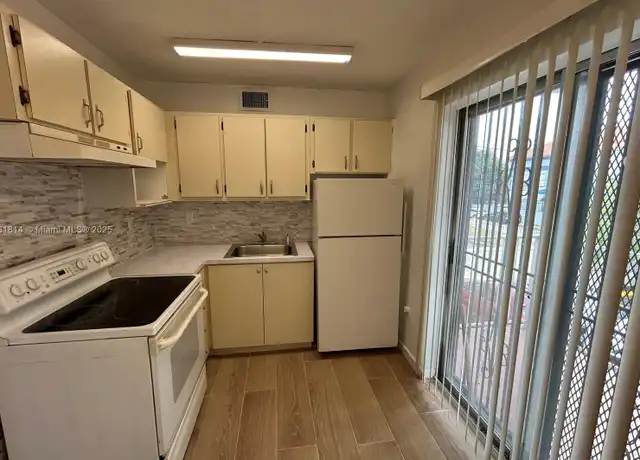 Property at 1126 SW 3rd St Unit 3, Miami, FL, 33130, 2 beds, 1 bath, [object Object]