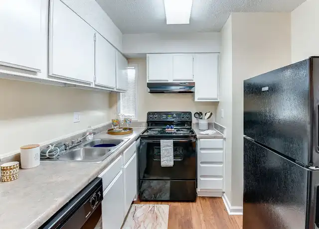 Property at The Overlook Apartment Homes - 1500 Sparkman Dr NW, Huntsville, AL, 35816, 1-2 bed, 1 bath, [object Object]
