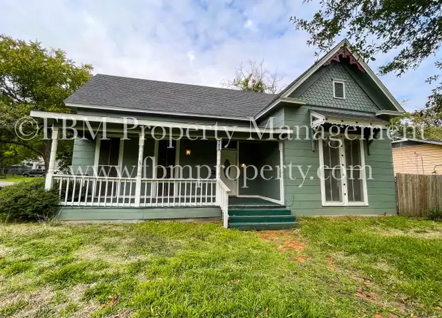 Property at 1824 W 5th Ave, Corsicana, TX, 75110, 3 beds, 2 baths, [object Object]