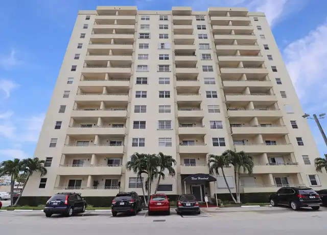 Property at 900 NE 18th Ave #105, Fort Lauderdale, FL, 33304, 2 beds, 1 bath, [object Object]