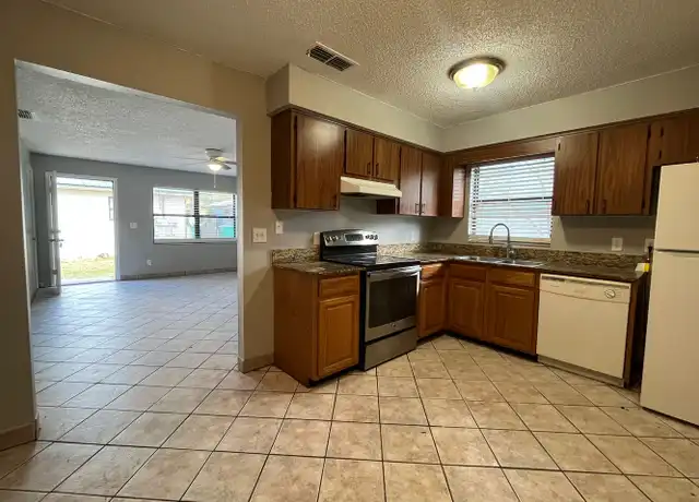 Property at 910 S Center St Unit 6, Eustis, FL, 32726, 2 beds, 1 bath, [object Object]