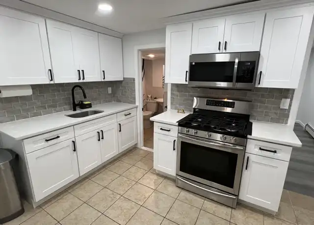 Property at 151 Suydam St Unit 3 Rear, New Brunswick, NJ, 08901, 4 beds, 1 bath, [object Object]