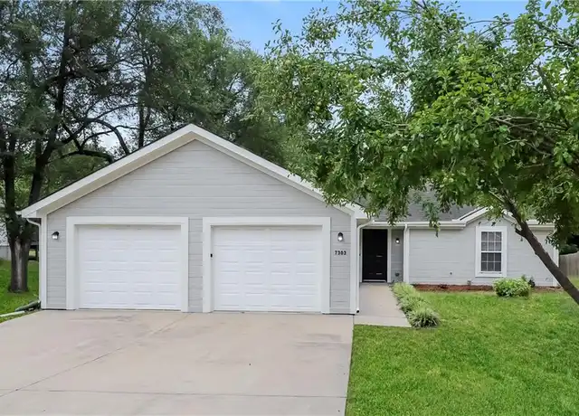 Property at 7303 Oak St, Pleasant Valley, MO, 64068, 3 beds, 2 baths, [object Object]