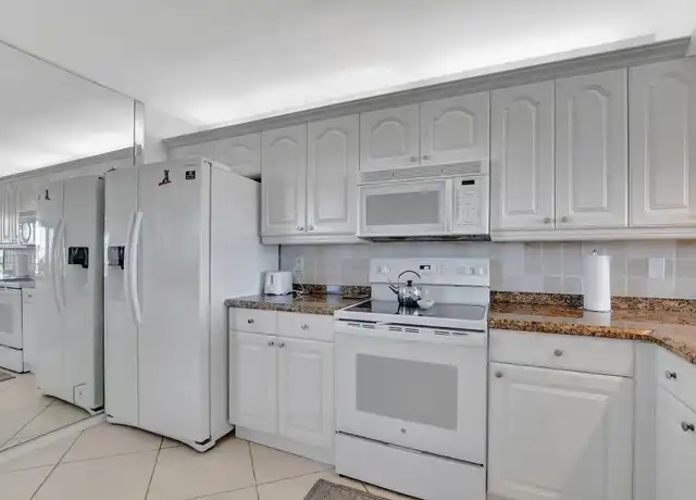 Property at 14 Royal Palm Way #605, Boca Raton, FL, 33432, 2 beds, 2 baths, [object Object]
