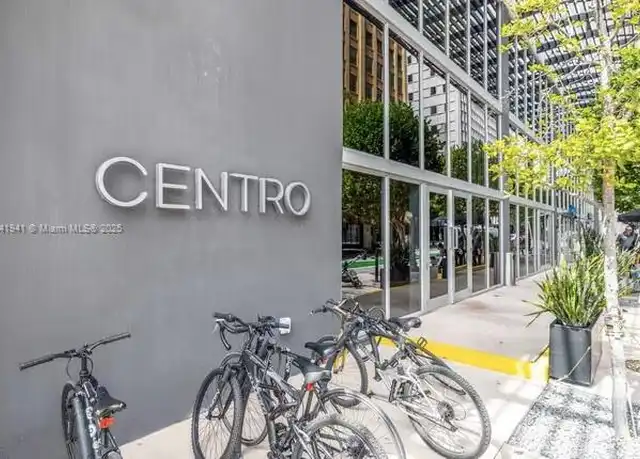 Property at 151 SE 1st St #1805, Miami, FL, 33131, 1 bed, 1 bath, [object Object]