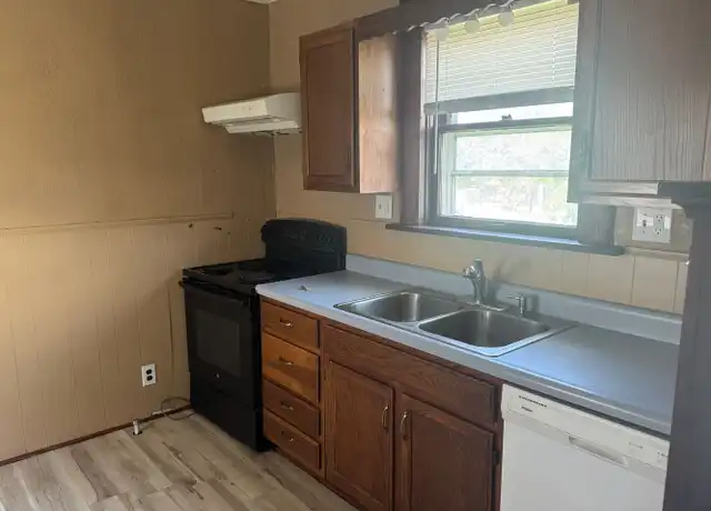 Property at 114 S 12th St Apt : D, St Joseph, MO, 64501, 1 bed, 1 bath, [object Object]