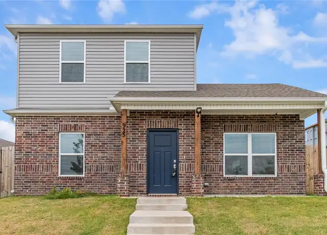 Property at 923 S Nighthawk Ln, Fayetteville, AR, 72701, 4 beds, 2.5 baths, [object Object]