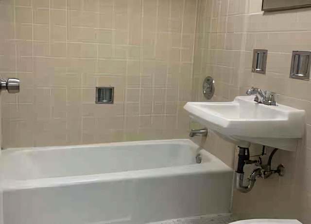 Photo of 390 Executive Dr Unit 205, Carol Stream, IL 60188