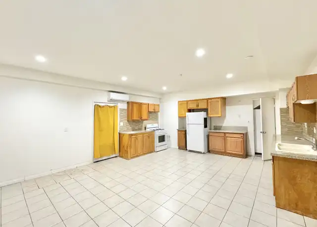 Property at 1023 Larch St Unit 4, Inglewood, CA, 90301, 1 bed, 1 bath, [object Object]