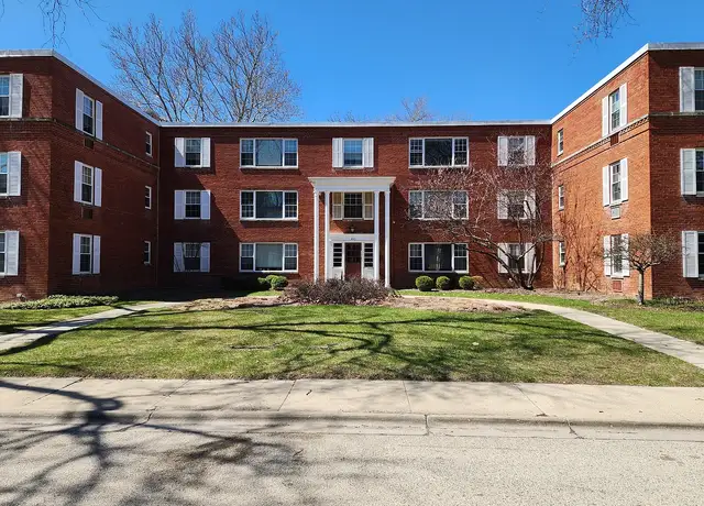 Photo of 433 Ela St, Barrington, IL 60010