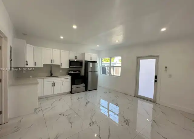 Property at 1700 Thomas St Unit 1, Hollywood, FL, 33020, 1 bed, 1 bath, [object Object]