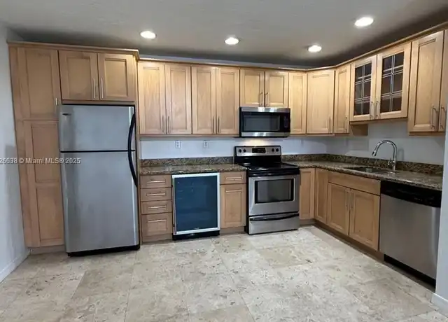 Property at 530 NE 15th Ct #6, Fort Lauderdale, FL, 33304, 2 beds, 1 bath, [object Object]