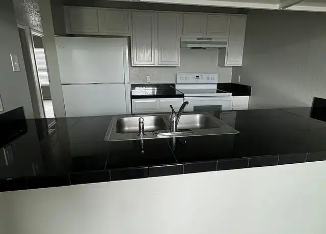 Property at Charming 1-Bedroom Apartment in Fort Worth 700 Sq. Ft. - 1916 Roberts Cut Off Rd, Fort Worth, TX, 76114, 1-2 bed, 1 bath, [object Object]
