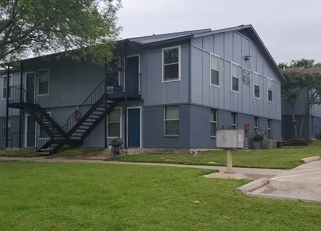 Property at Charming 1-Bedroom Apartment in Fort Worth 700 Sq. Ft. - 1916 Roberts Cut Off Rd, Fort Worth, TX, 76114, 1 bed, 1 bath, [object Object]