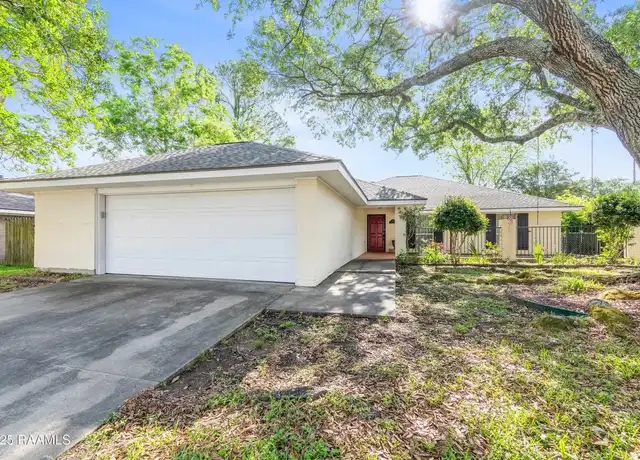 Property at 305 Orgeron Dr, Lafayette, LA, 70506, 3 beds, 2 baths, [object Object]