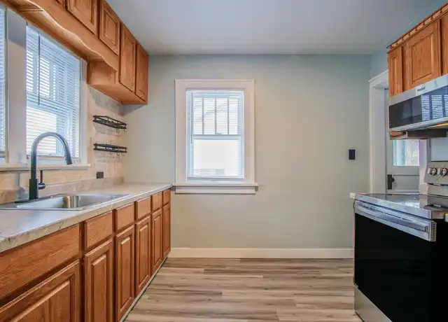 Property at 1335 E Fox St Unit C-1, South Bend, IN, 46613, 2 beds, 1 bath, [object Object]