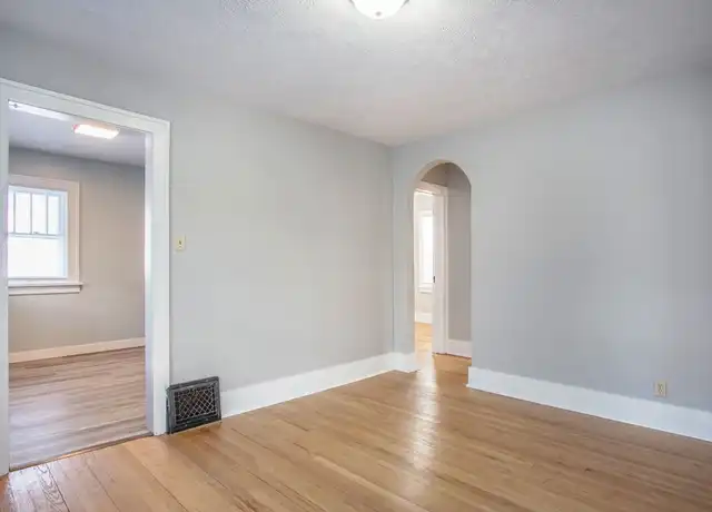 Property at 1335 E Fox St Unit C-1, South Bend, IN, 46613, 2 beds, 1 bath, [object Object]