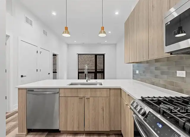Property at 2317 N Clark St, Chicago, IL, 60614, 2-3 beds, 1-3 bath, [object Object]