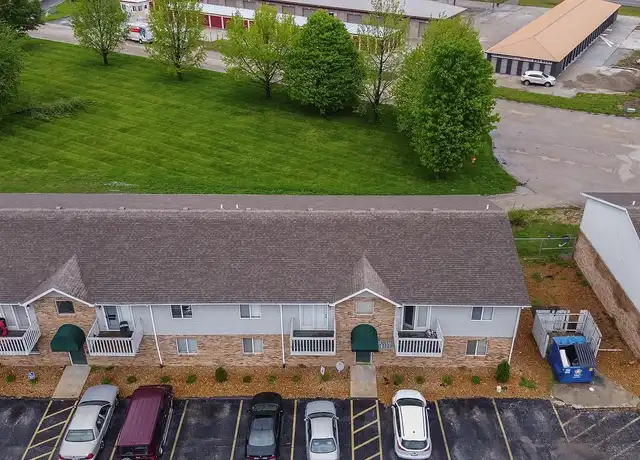 Property at Court Royal - 1000 Royal Heights Rd, Belleville, IL, 62226, 2 beds, 1.5 baths, [object Object]