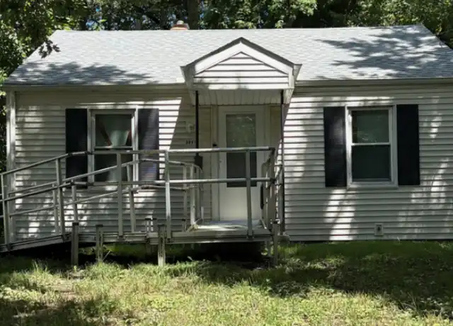 Property at 3031 W Wiswall St, Peoria, IL, 61605, 2 beds, 1 bath, [object Object]