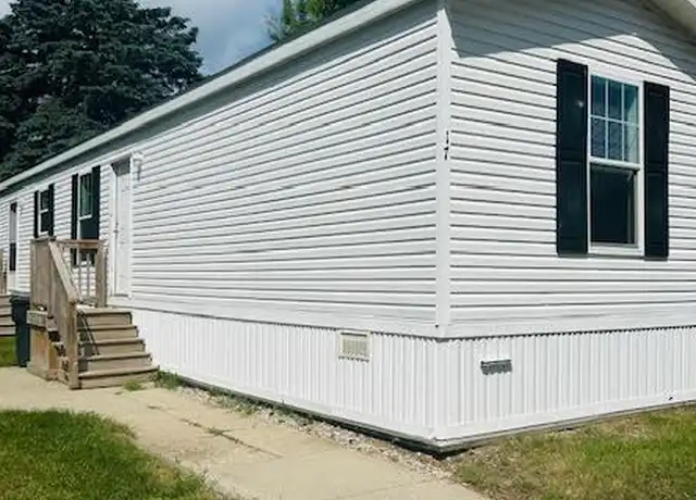 Property at 17 E Manor St, Oxford, MI, 48371, 3 beds, 2 baths, [object Object]