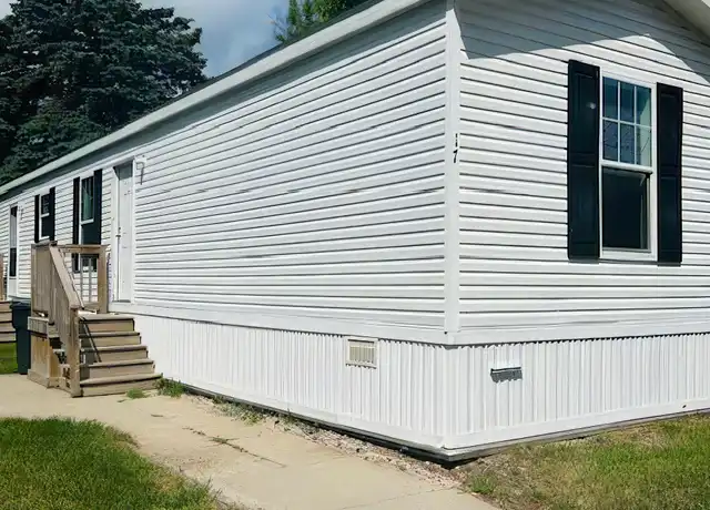 Property at 17 E Manor St, Oxford, MI, 48371, 3 beds, 2 baths, [object Object]