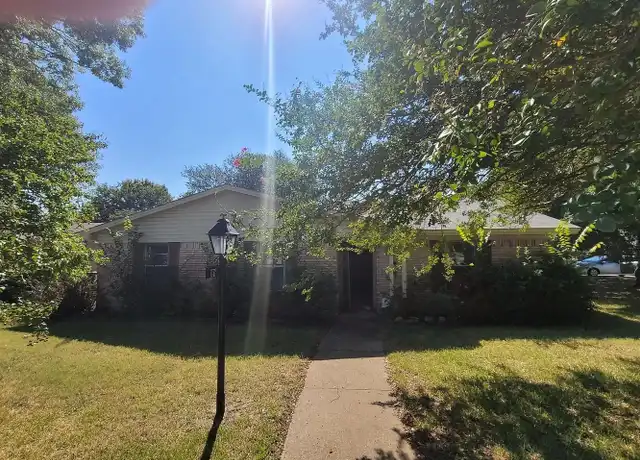 Property at 1916 W Rochelle Rd, Irving, TX, 75062, 3 beds, 2 baths, [object Object]
