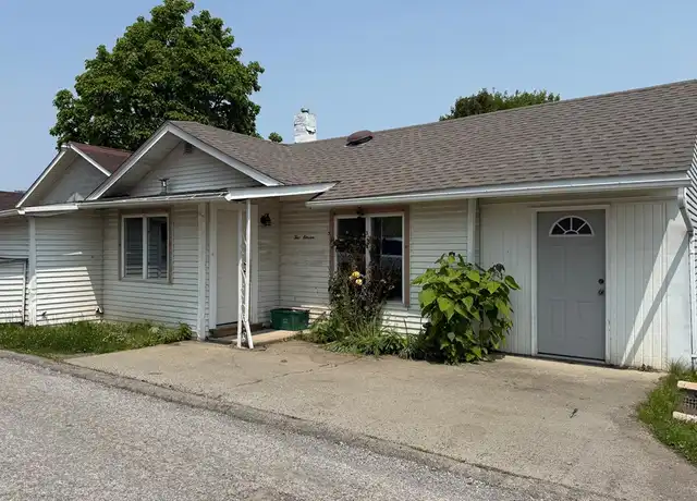 Property at 211 Line Ave, Ellwood City, PA, 16117, 2 beds, 1 bath, [object Object]
