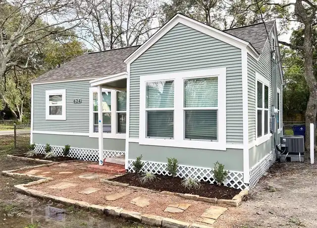 Property at 624 E Magnolia St, Angleton, TX, 77515, 2 beds, 1 bath, [object Object]