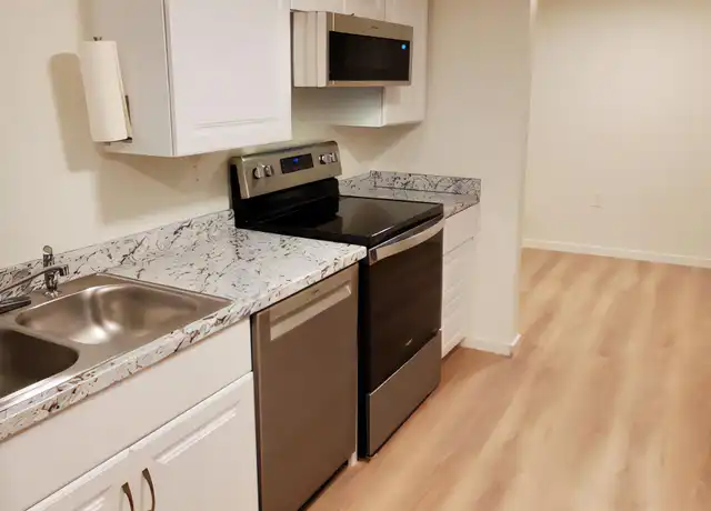 Property at 1936 5th St Unit B, Bremerton, WA, 98337, 2 beds, 1 bath, [object Object]