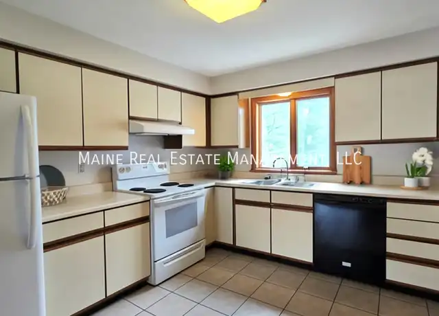 Property at 7 Hartley St Unit 5, Lewiston, ME, 04240, 2 beds, 1 bath, [object Object]