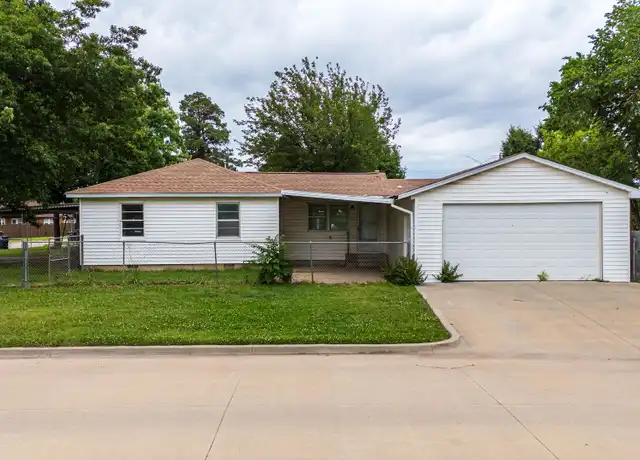 Property at 118 S Classen Ave, Moore, OK, 73160, 4 beds, 2 baths, [object Object]
