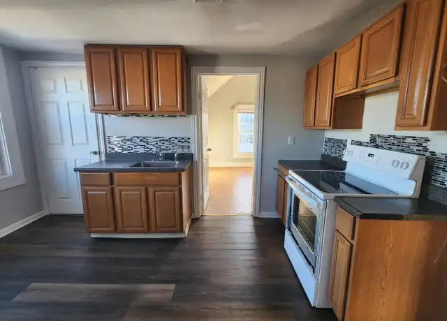 Property at 100 Rhodes St Unit 3, New Britain, CT, 06051, 2 beds, 1 bath, [object Object]