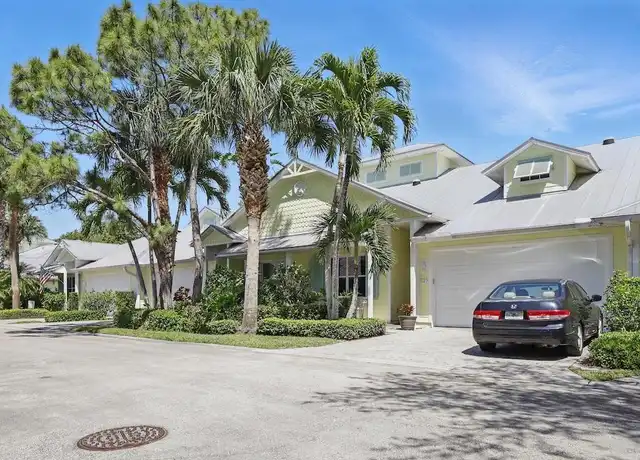 Property at 427 Pineapple Sq SW, Vero Beach, FL, 32962, 3 beds, 2 baths, [object Object]