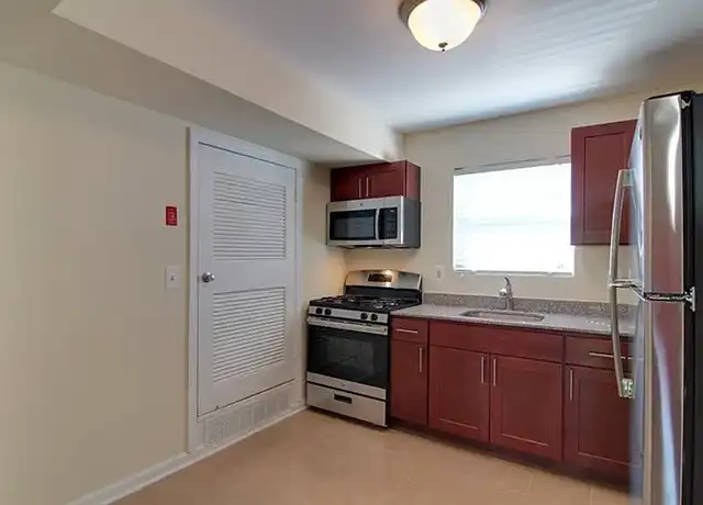 Property at Hadley Woods - 113 Dillion Ct, North Brunswick Township, NJ, 08902, 2 beds, 1.5 baths, [object Object]